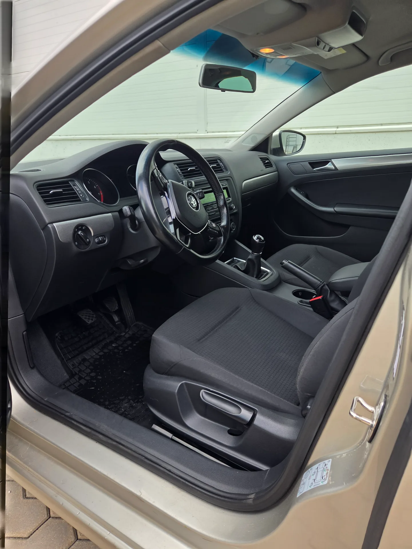 Volkswagen Jetta, 2015 — 21