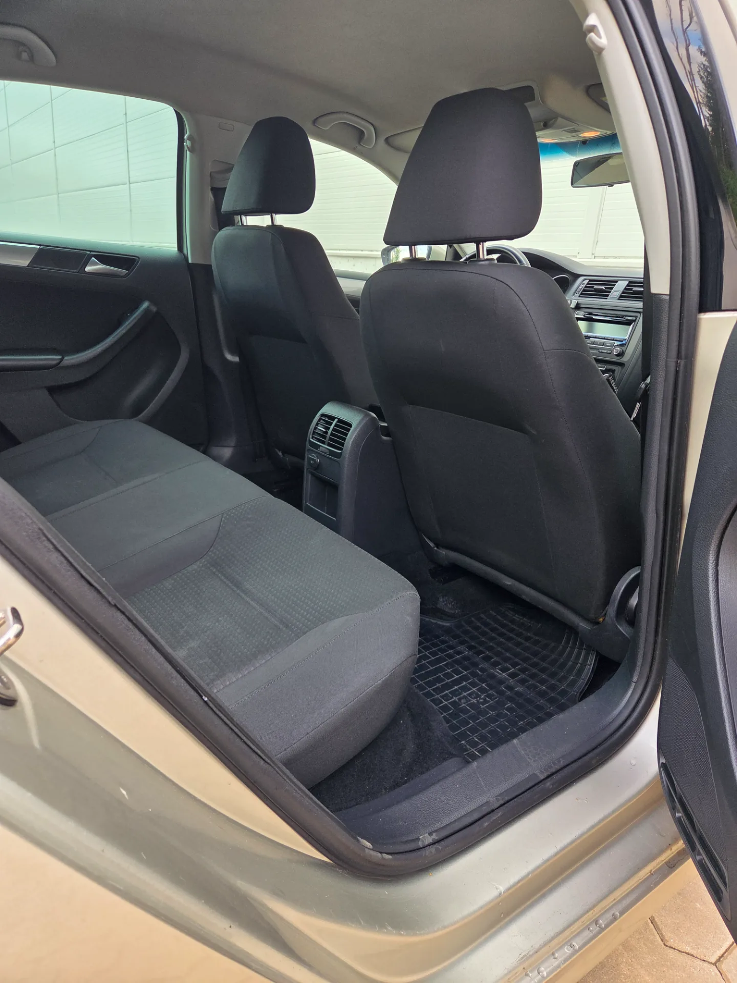 Volkswagen Jetta, 2015 — 27