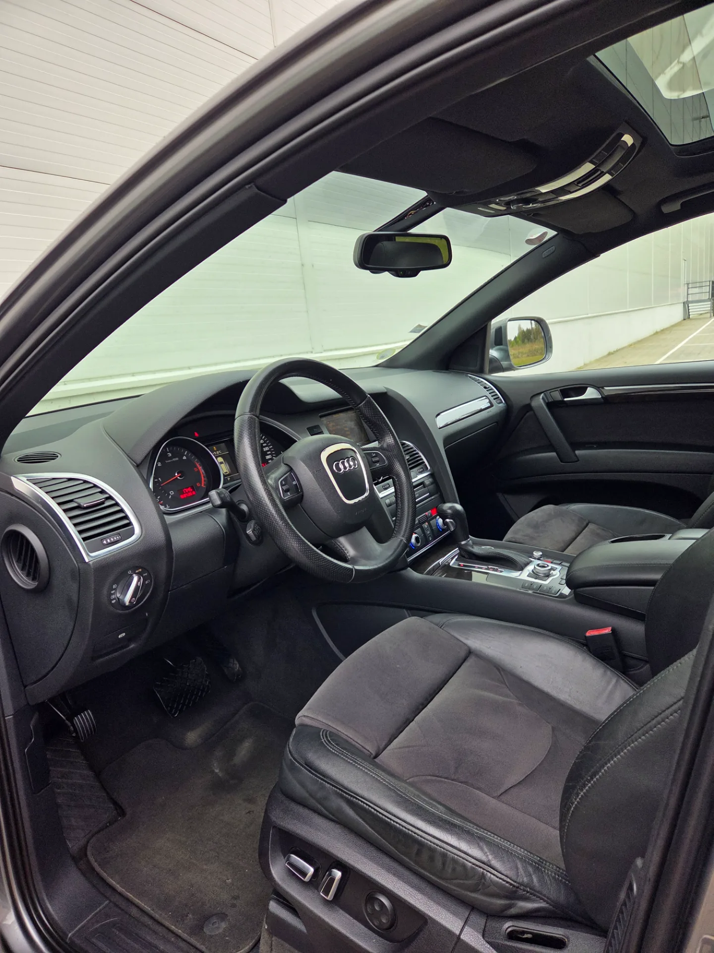AUDI Q7, 2010 — 29