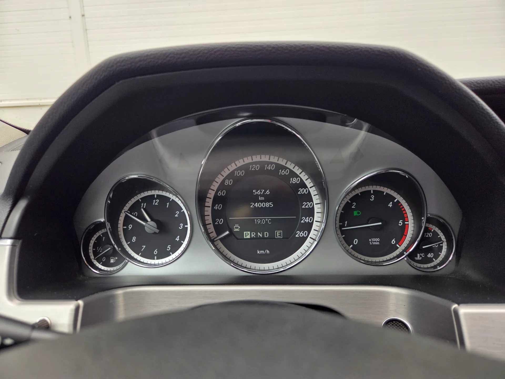 Mercedes-Benz Mercedes E220, 2011 — 24