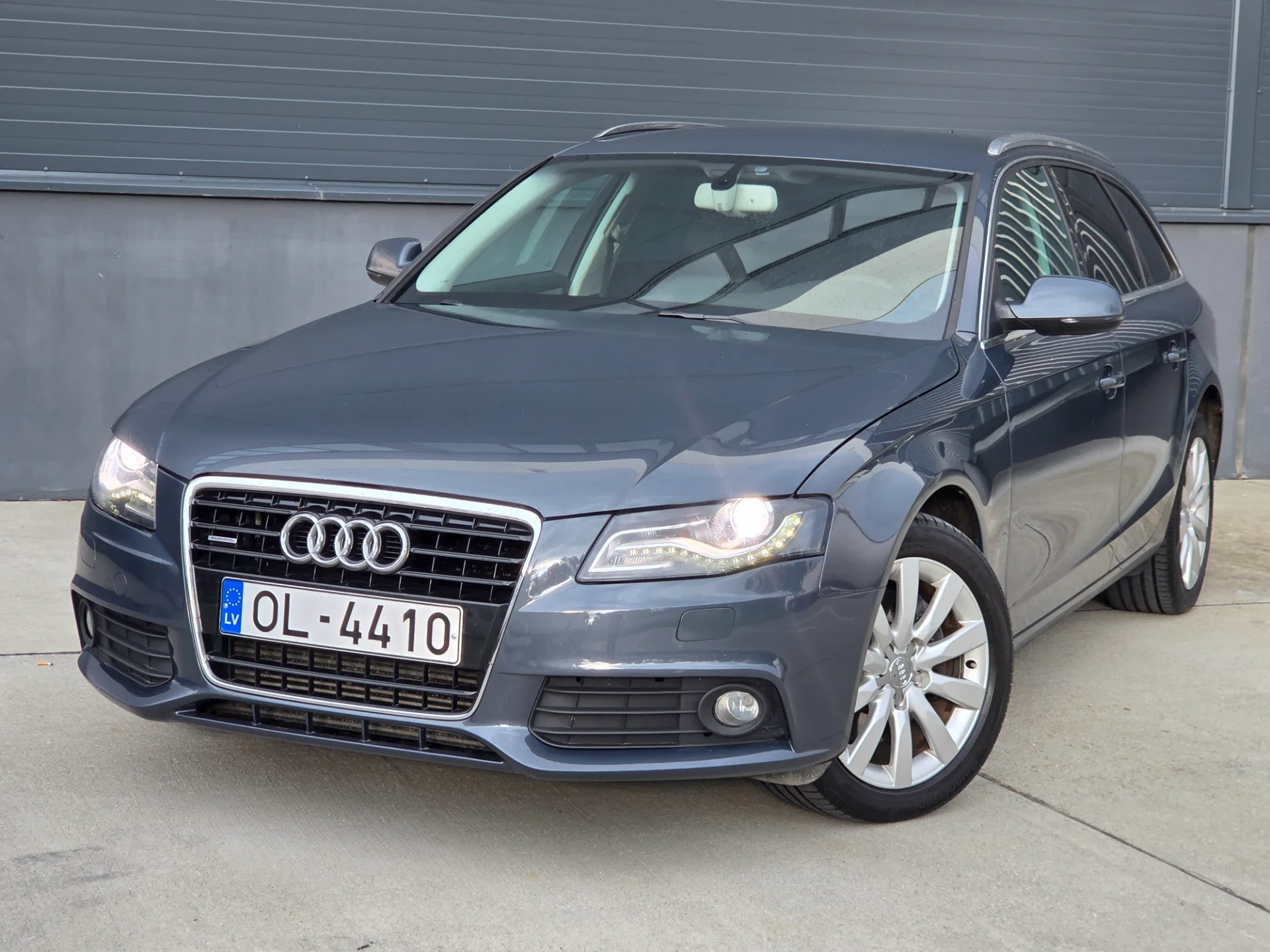 Audi A4, 2010 — 12