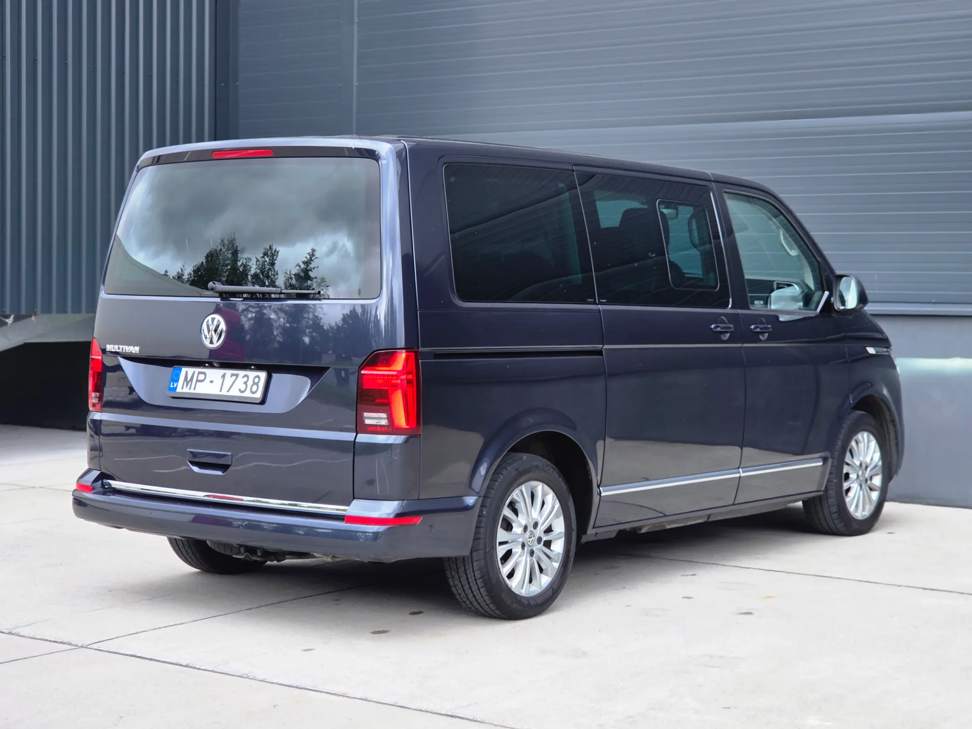 Volkswagen Multivan, 2020 — 17