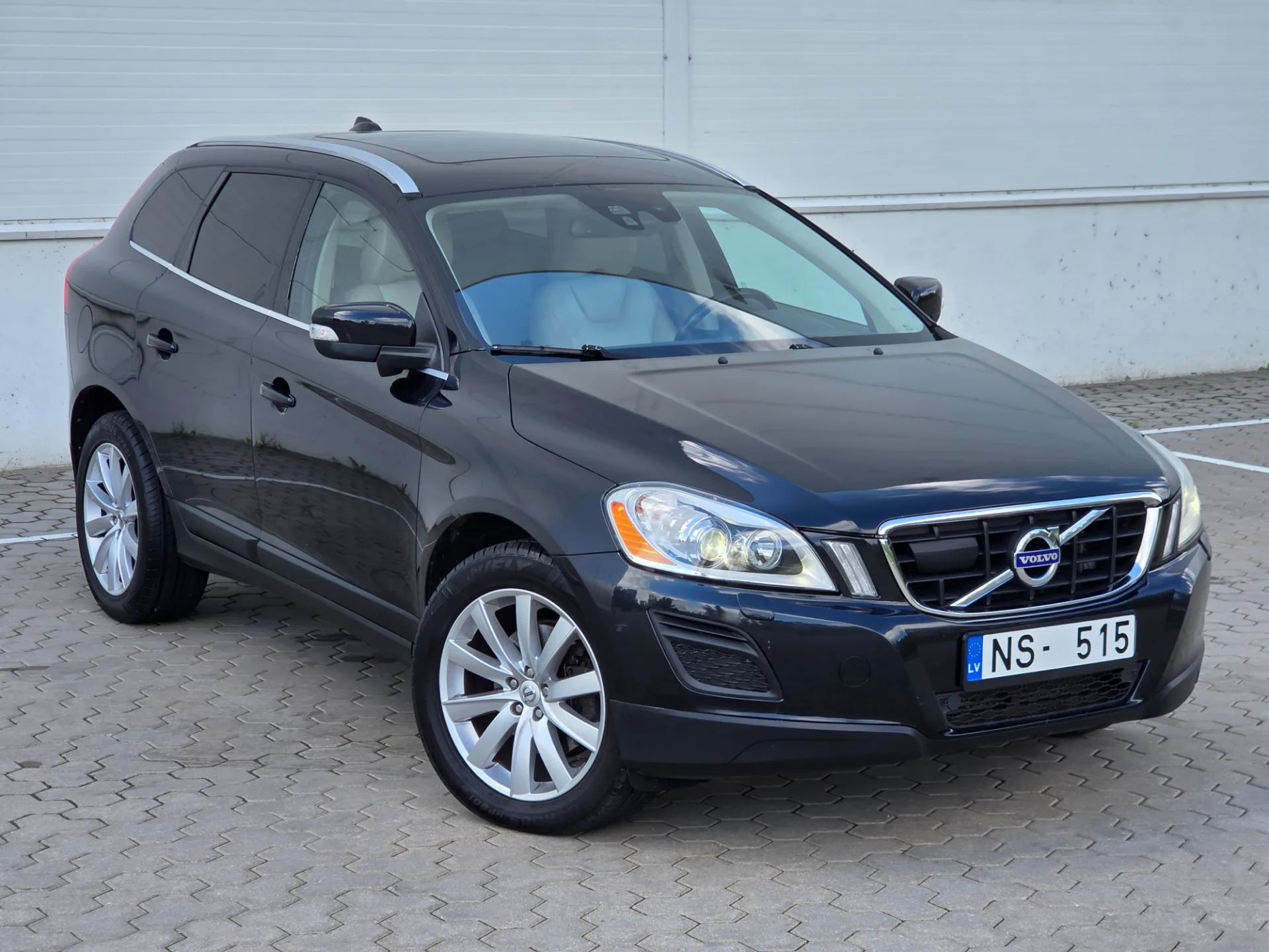 VOLVO XC60, 2011 — 12