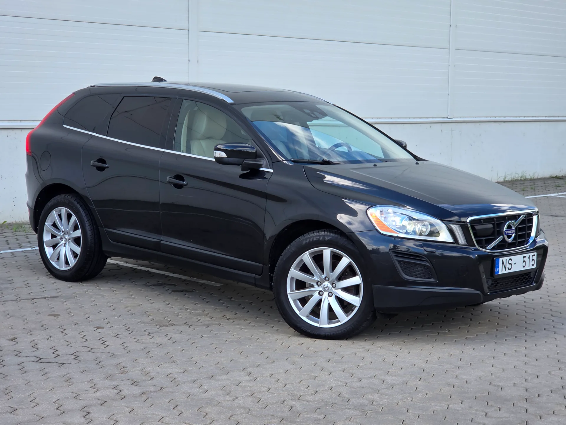 VOLVO XC60, 2011 — 15