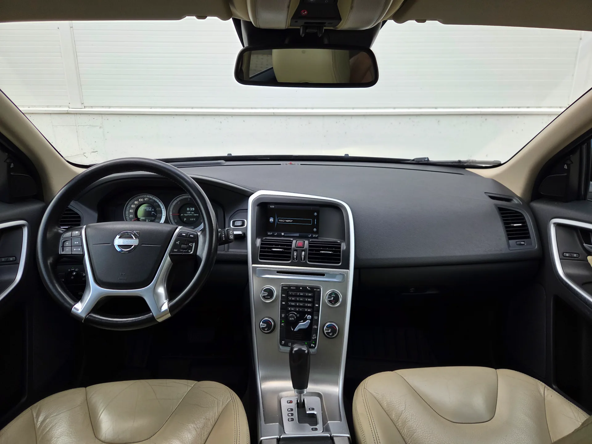VOLVO XC60, 2011 — 20