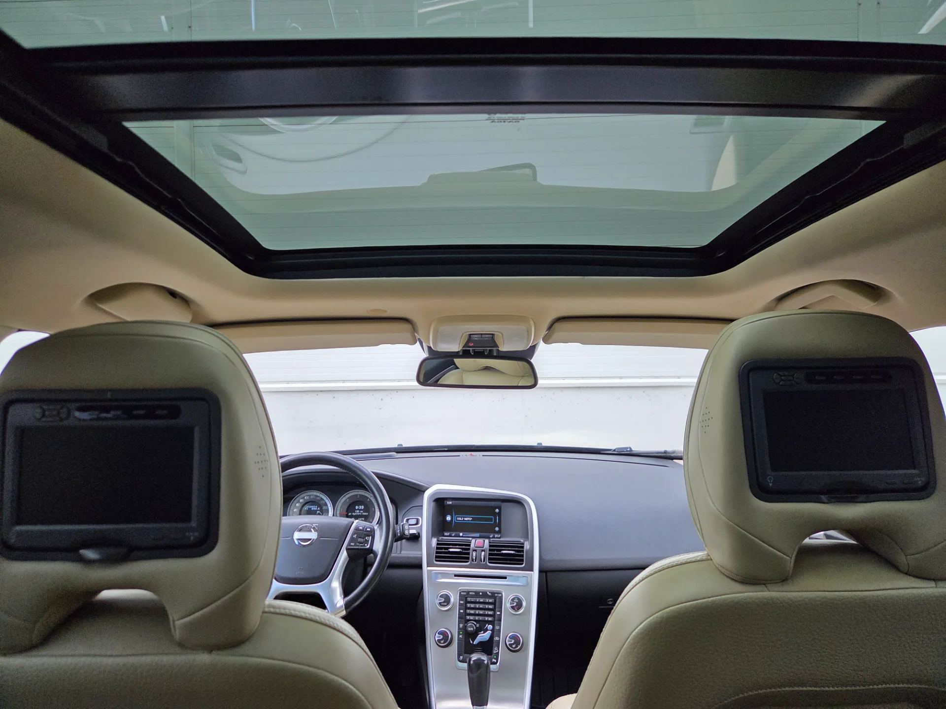 VOLVO XC60, 2011 — 23