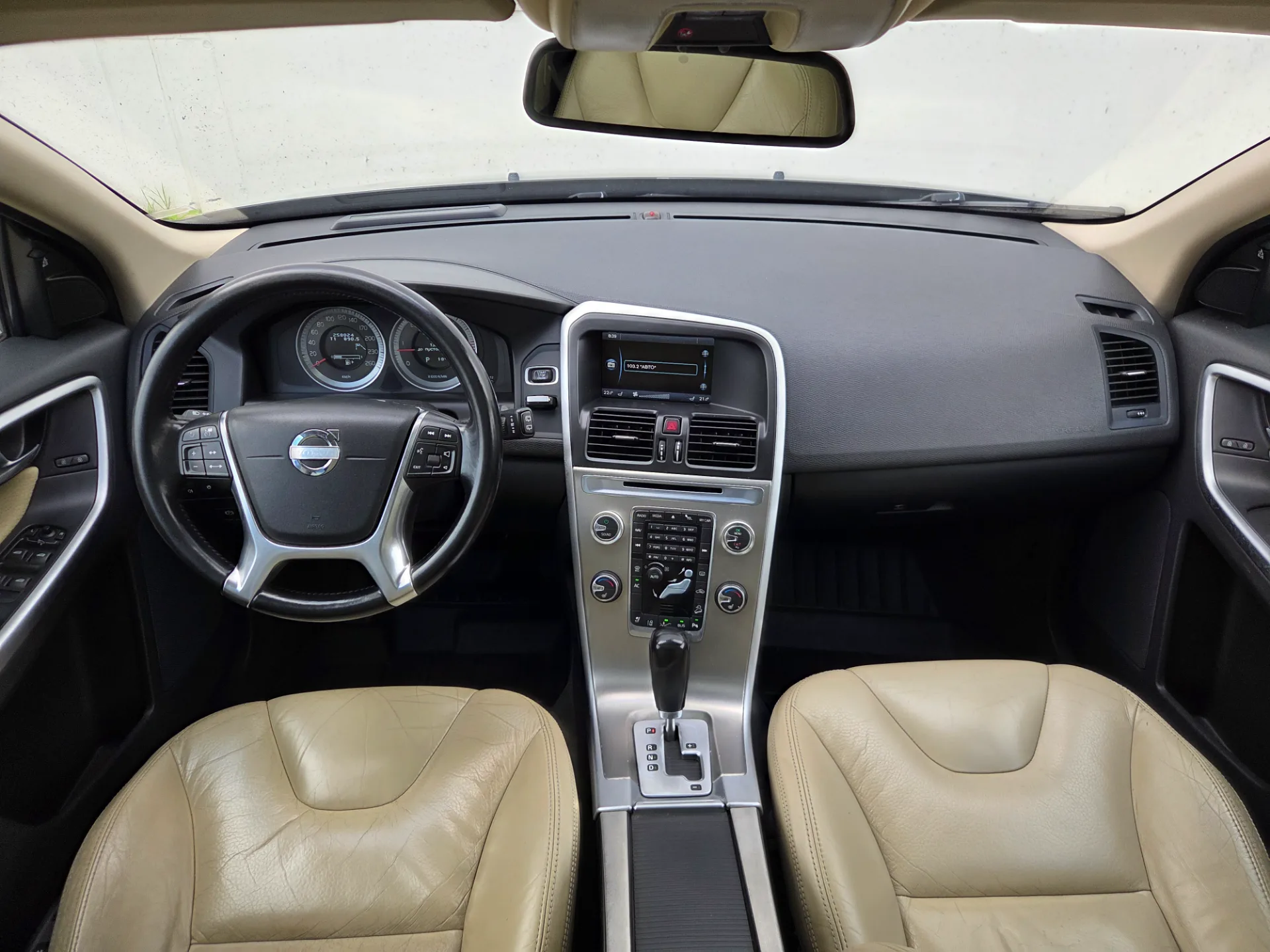 VOLVO XC60, 2011 — 27