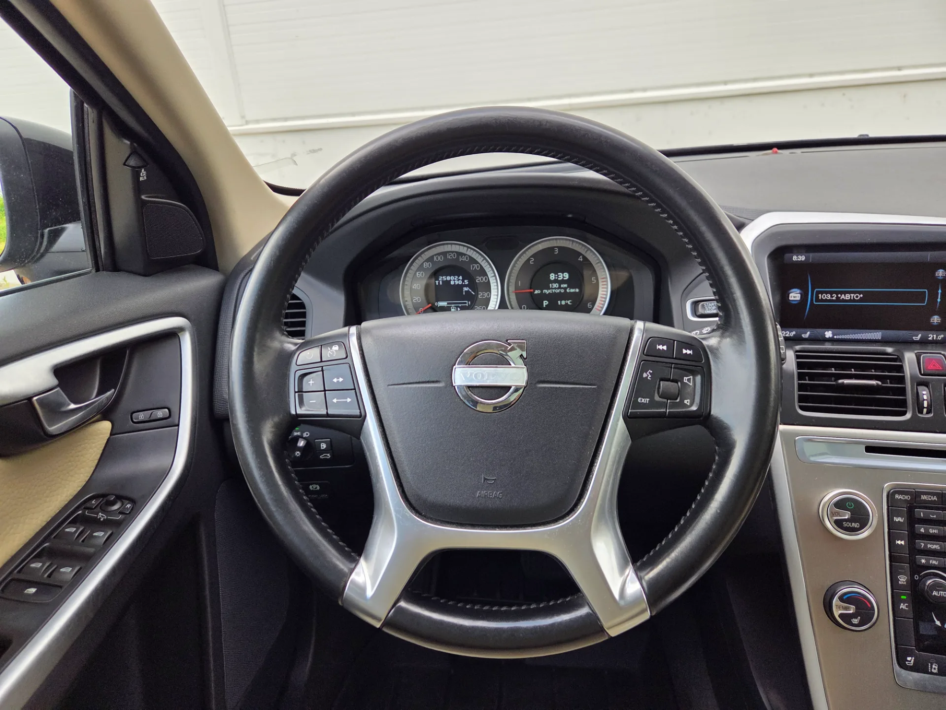VOLVO XC60, 2011 — 30