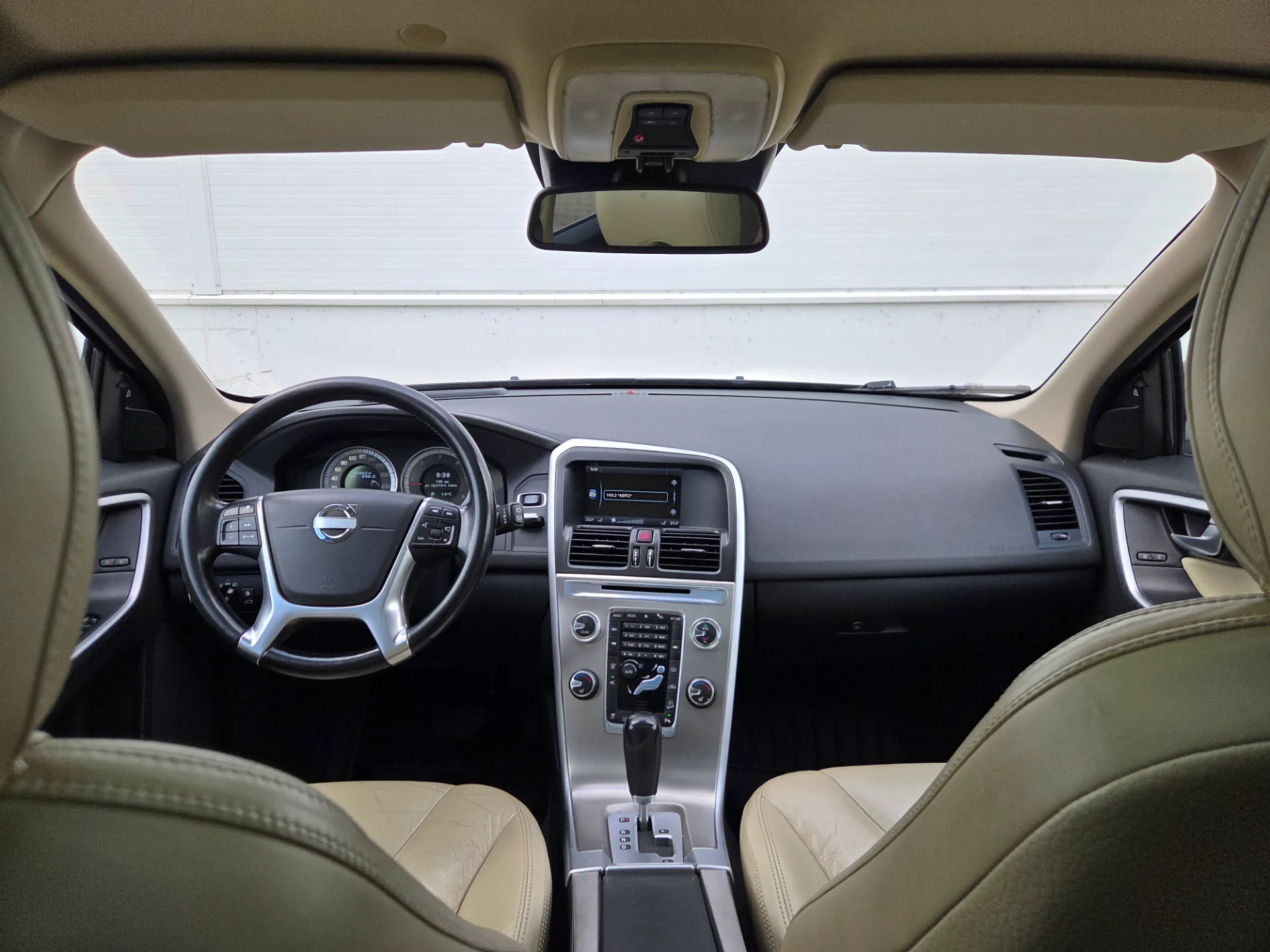 VOLVO XC60, 2011 — 31