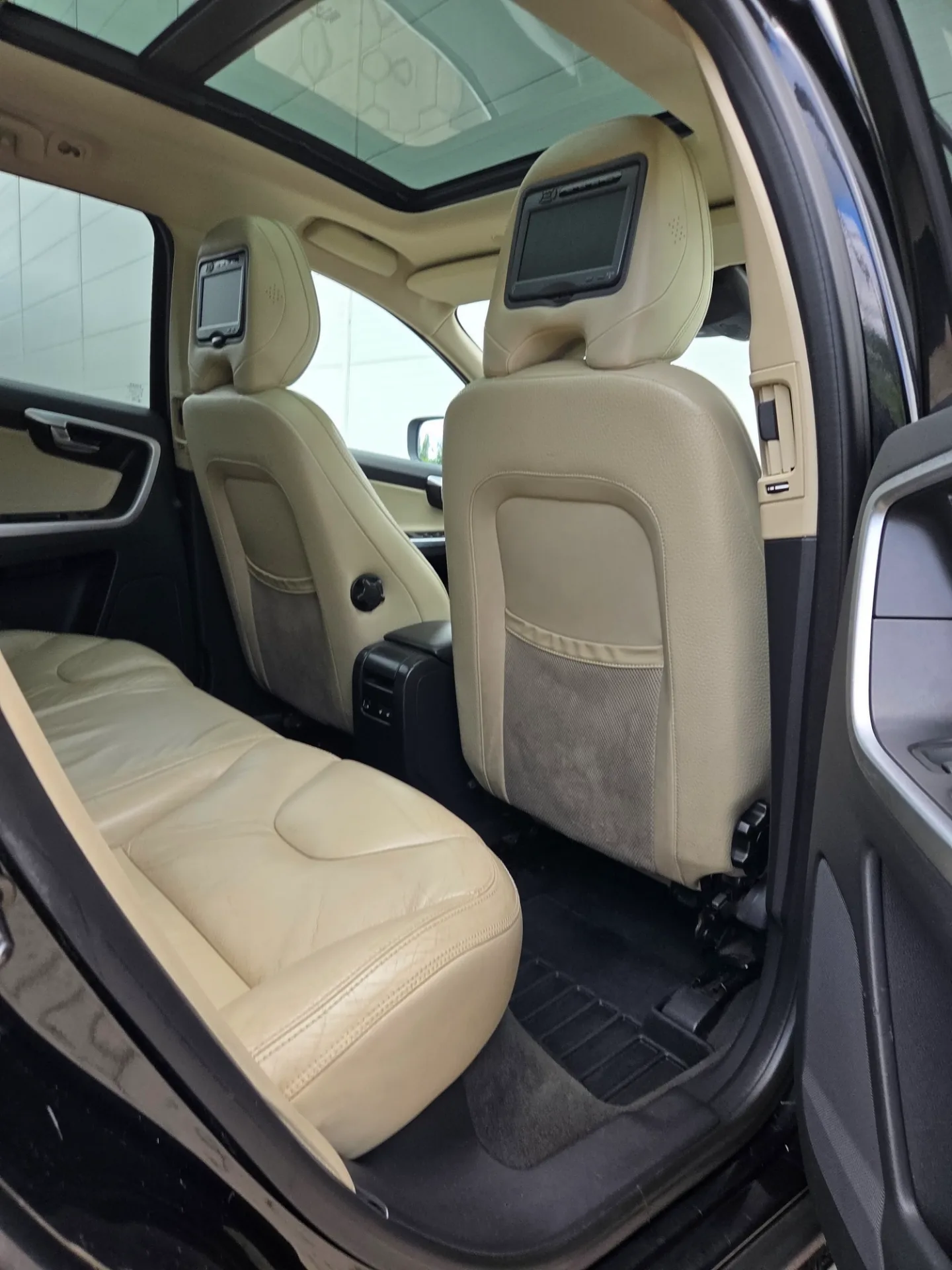 VOLVO XC60, 2011 — 33