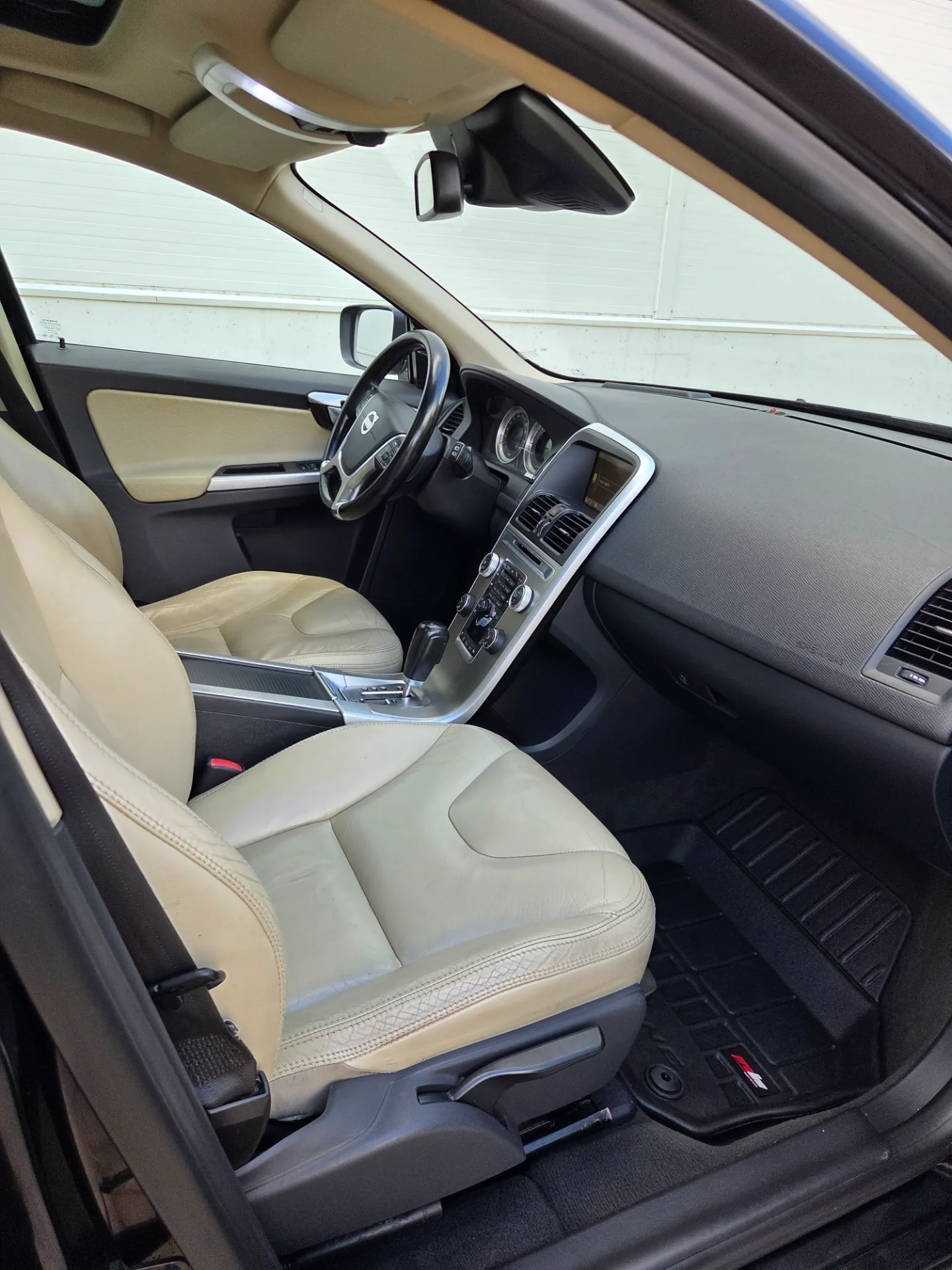 VOLVO XC60, 2011 — 38