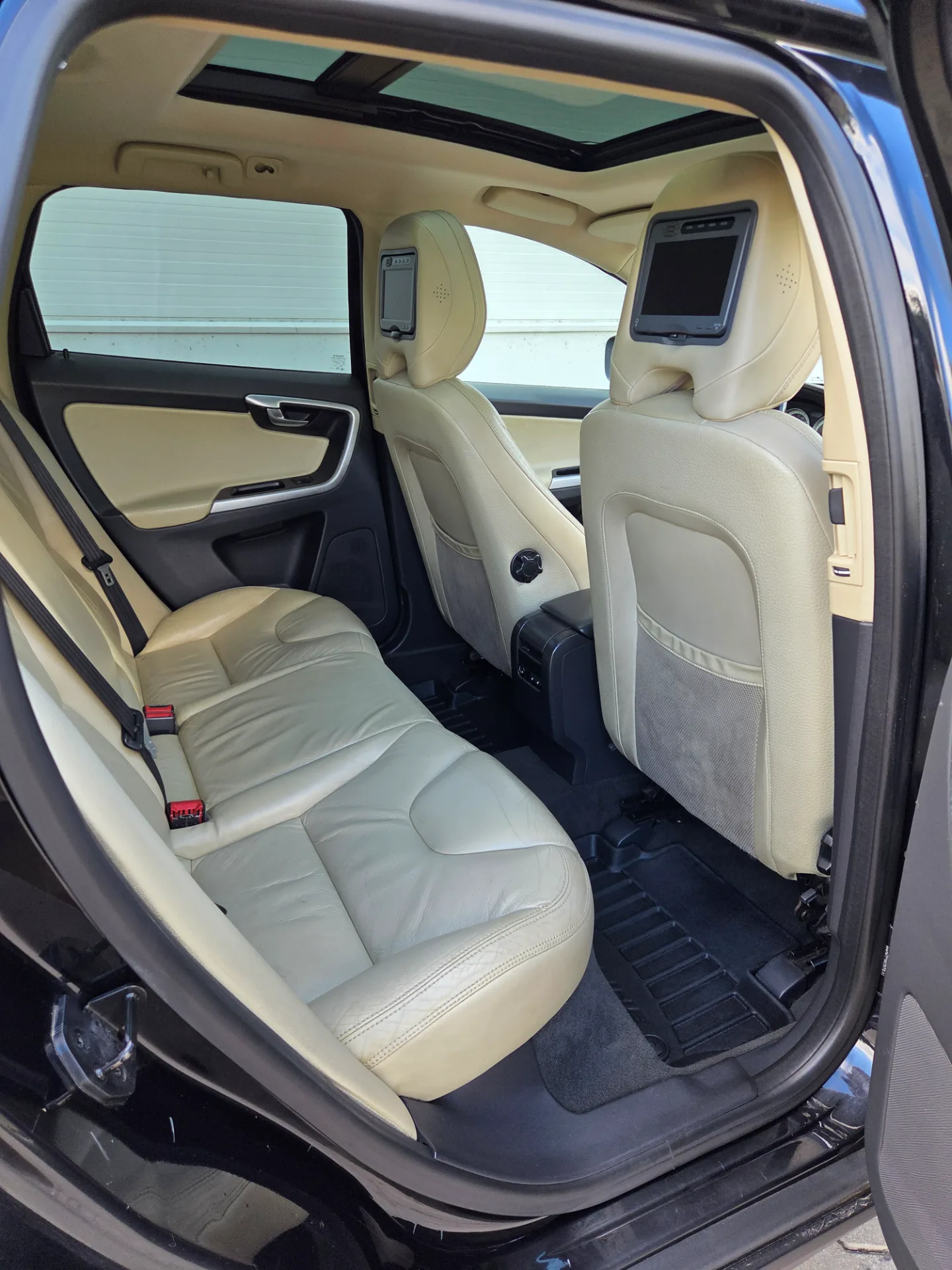 VOLVO XC60, 2011 — 39