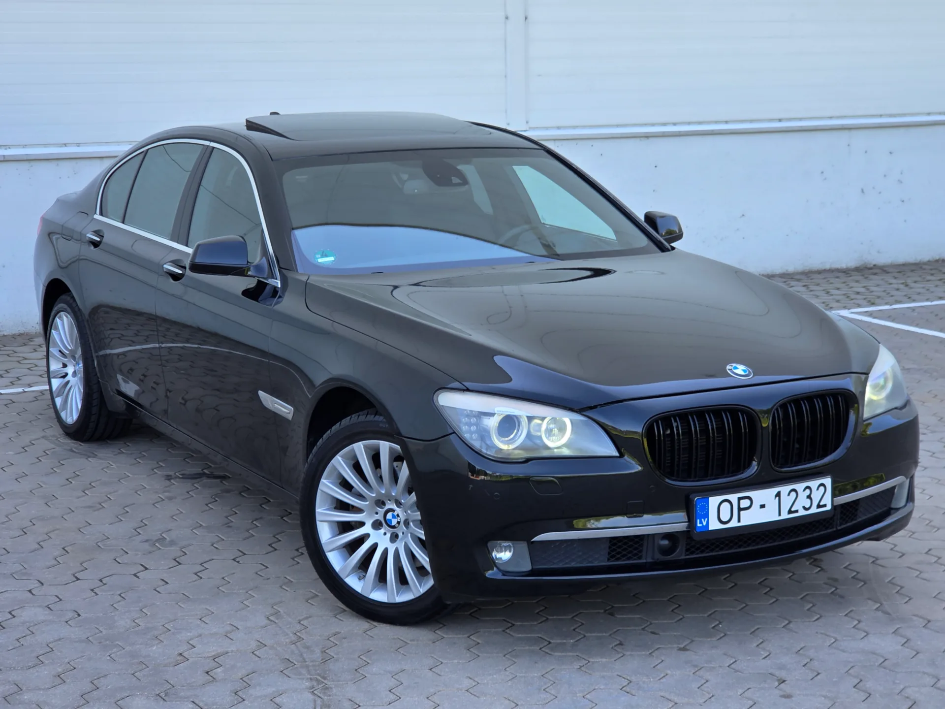 BMW 730, 2011