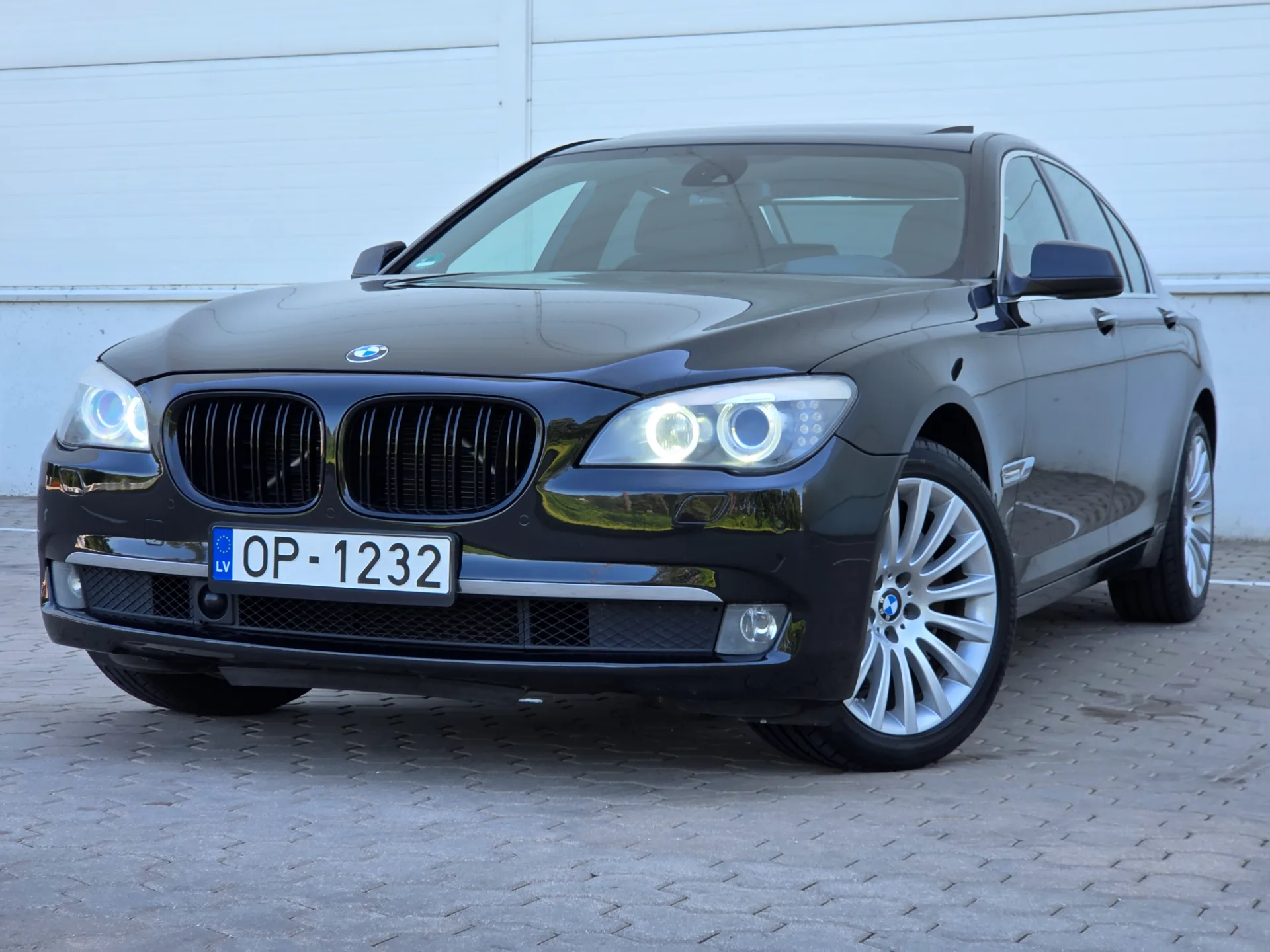 BMW 730, 2011 — 7