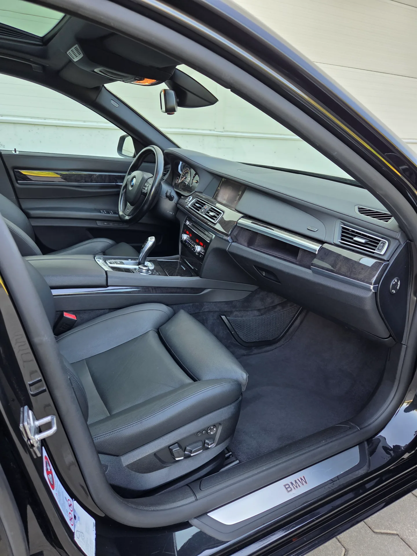 BMW 730, 2011 — 32